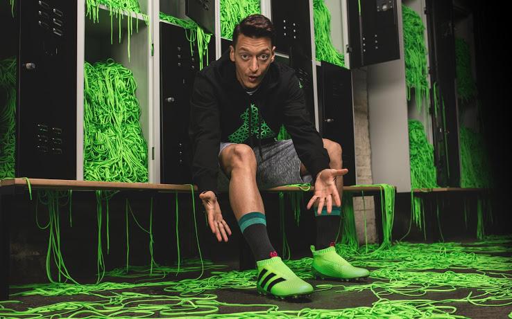 Adidas lanza sus primeros zapatos de futbol sin agujetas