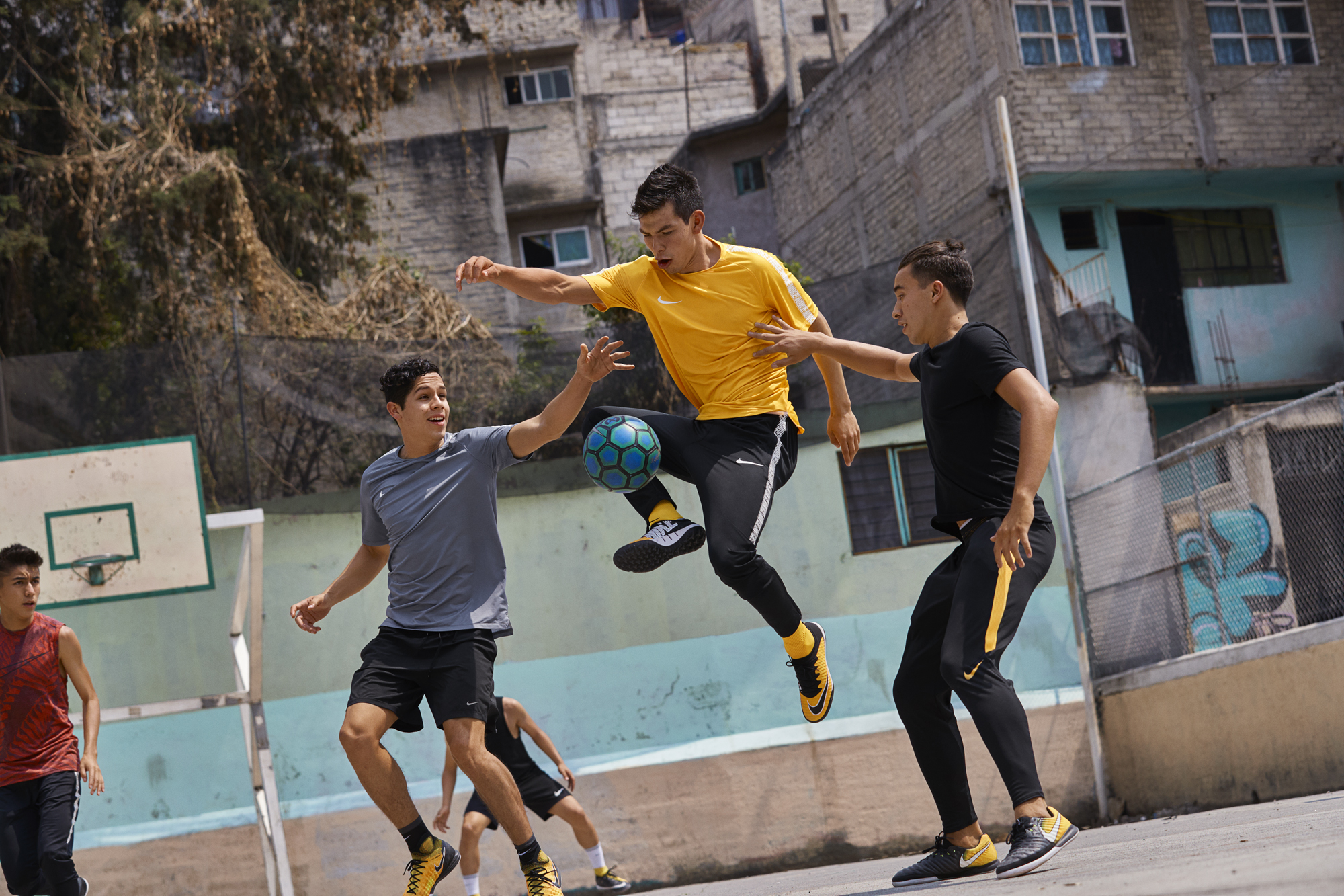 Saca la magia en las retas con los nuevos Nike Solar Flare!