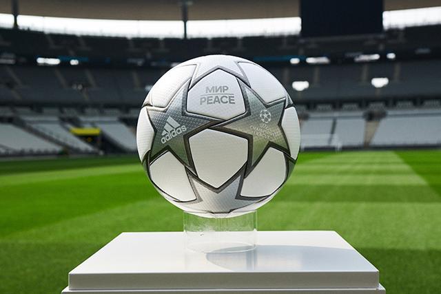 Qué joya! El balón de la Champions y su gran mensaje de paz